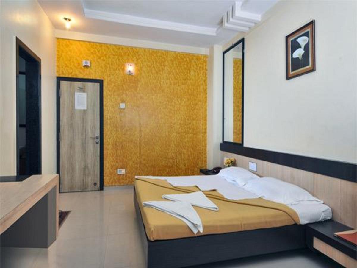Hotel Shri Krishna Ширді Екстер'єр фото