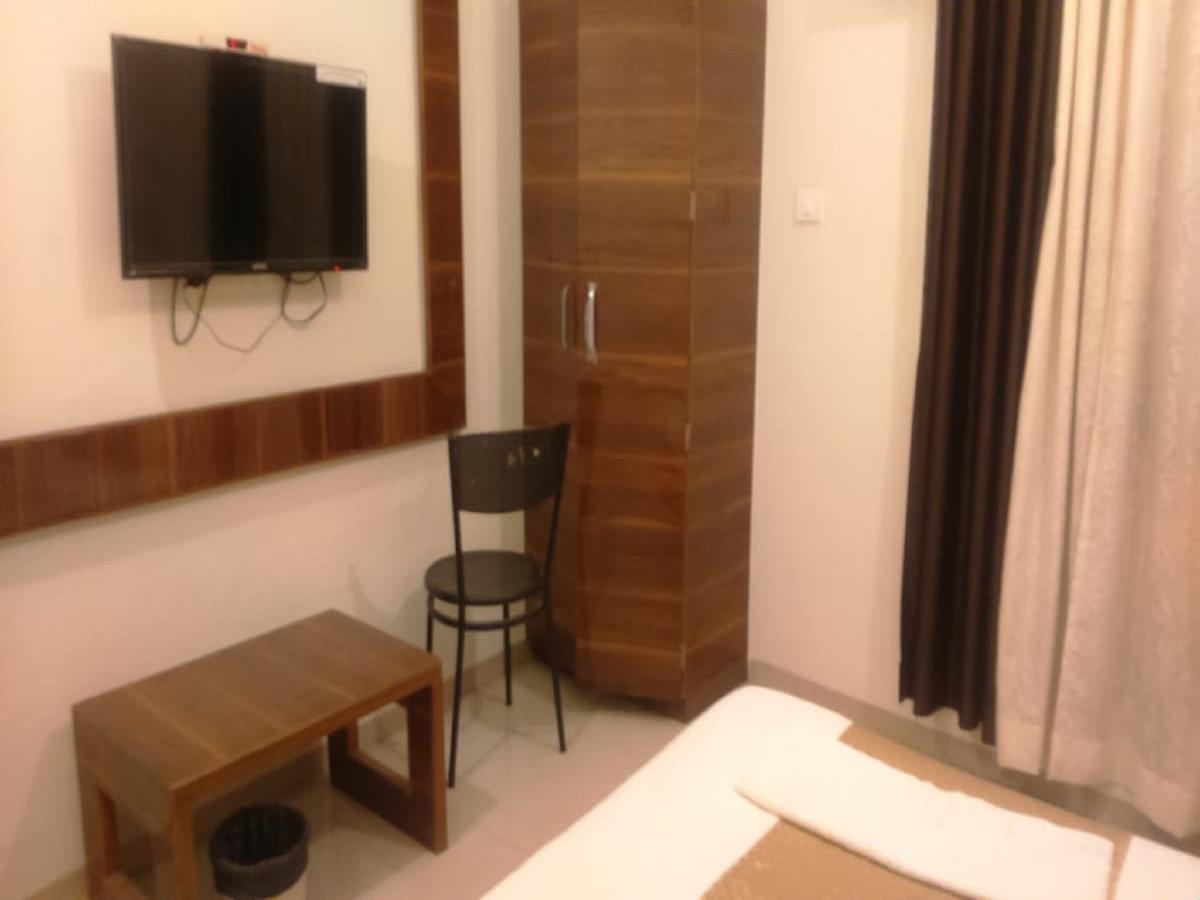 Hotel Shri Krishna Ширді Екстер'єр фото