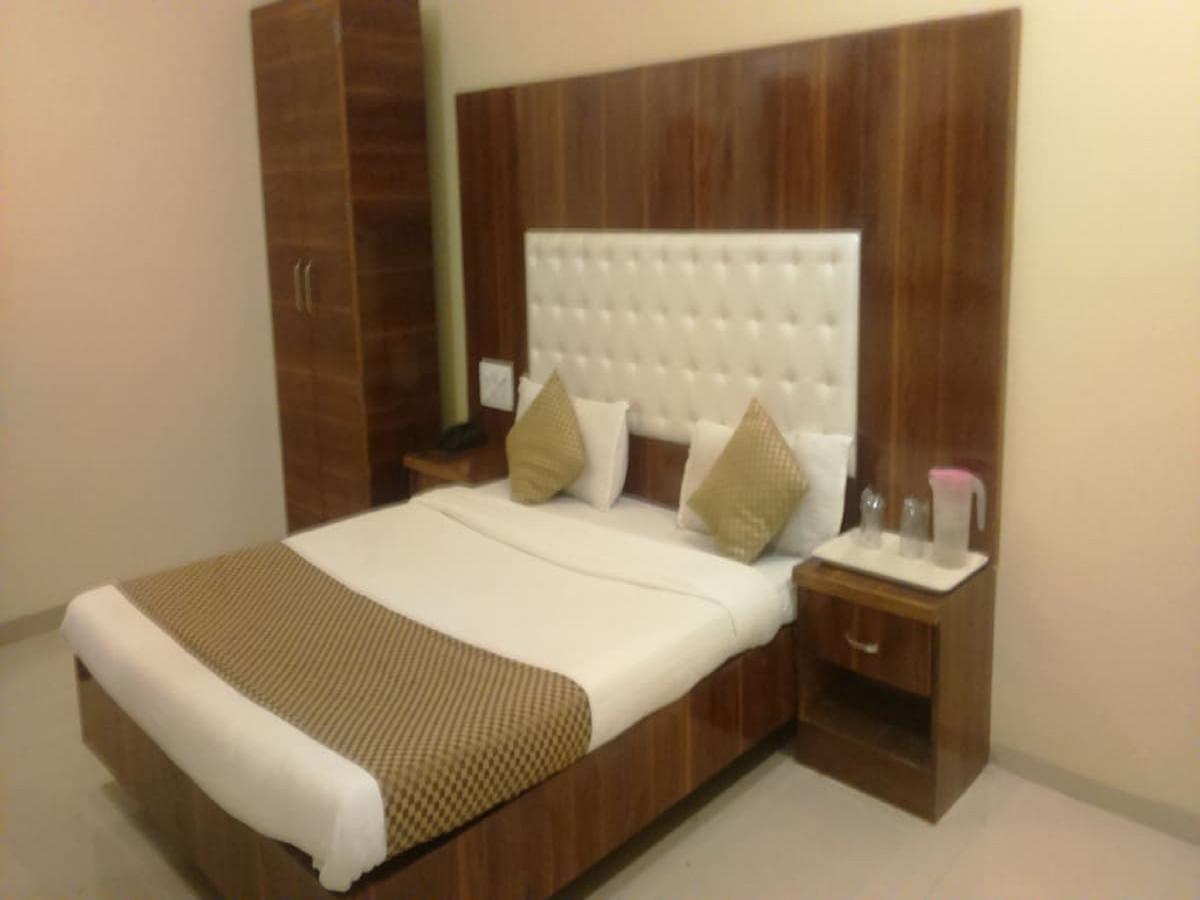 Hotel Shri Krishna Ширді Екстер'єр фото