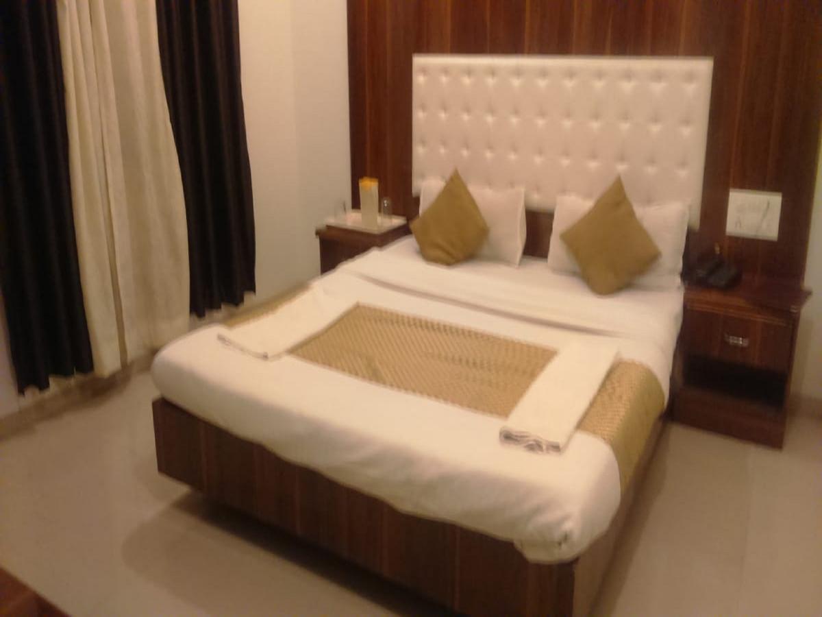 Hotel Shri Krishna Ширді Екстер'єр фото